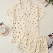Resim Kadınlar için şık çiçek desenli pijama takımı, yazlık polyester uyku kıyafeti, kısa kollu üst, kontrast kenar ve elastik bel şortu 
