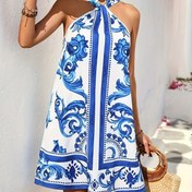 Resim Kadınların Tropikal Çiçekli Askılı A-Kollu Elbisesi - Mavi ve Beyaz Çiçek Desenli, Kolsuz, Beli Bağlı, Hafif Polyester, Bahar/Yaz Plajı veya Tatil Giyimi için Mükemmel, Plaj Elbisesi 