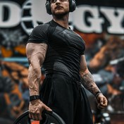 Resim Erkek Yüksek Esneklikli Hızlı Kuruyan Atletik T-Shirt - İnce Fit Nefes Alabilir Egzersiz Tişörtü, Motivasyonlu Baskı ile Spor Salonu, Koşu ve Günlük Giyim için - Yaz Kısa Kollu Eğitim Tişörtü, Spor Salonu Tişörtleri, Koşu Ekipmanları, Şık Tasarım, Dayanıklı Yapı, Performans Giyim, Aktif Yaşam, Spor Görünümü, Esnek Malzeme, Fitness Giyim, Fitness Tutkunları 