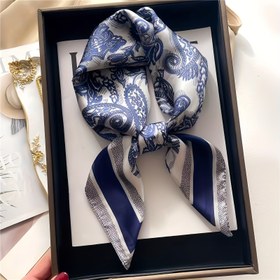 Resim Şık Taklit İpek 69.98cm Kare Fular, Kaju Çiçek Deseni, Moda Çok Yönlü Çapraz Bağ Fuları, İpek Gibi Yumuşak İnce Kadın Boyun Fuları, Bandana, Şal, Saç Aksesuarı, Şık Mavi ve Beyaz Tasarım 