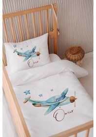 Resim %100 Pamuk Saten Isme Özel Isimli 100x150 Bebek Yatak Nevresim Seti Mavi Uçak 