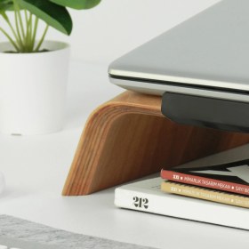 Resim Fagus Wood Dayanıklı Ahşap Notebook Yükseltici ve Tutucu Masa Üstü Laptop Standı 