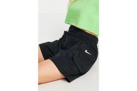 Resim Nike Sportswear Essential Woven High Rise Loose Fit Cargo Short Kadın Dokuma Bol Kesim Kargo Cepli Şort Siyah 