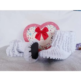 Resim New and Single El Örgüsü El Emeği Göz Nuru Keçe Tabanlı Beyaz Ev Pandufu 