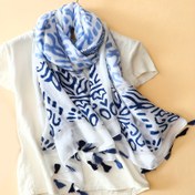 Resim Kadınlar için Etnik Desenli Püskül Saçaklı Eşarp - Sıcaklık ve Stil için Hafif Polyester Çok Fonksiyonlu Şal - Mavi & Beyaz Bohem Tasarım, Günlük Çıkışlar, Seyahat, Sonbahar Kış Moda Aksesuarı, Saç İçin Eşarp, Seyahat Aksesuarı, Sanatsal Desen, Yumuşak Kumaş, Şık Sarma, Seyahat Tutkunları 