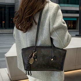 Resim Kadınlar İçin Şık Vintage Hilal Çantası - Büyük Kapasiteli Fermuarlı Omuz Askılı, Altın Detaylı Hafif Kahverengi/Siyah Tote Çanta - İş, Seyahat ve Günlük Kullanım 