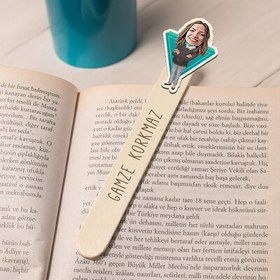 Resim Harika Bir Güzel Karikatürlü Çubuk Kitap Ayracı 