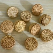 Resim 4/6/10 Adet Doğal Ahşap ve Demir Dokuma Rattan Çekmece Kolu - 4.01 cm Yuvarlak Cilalı Düğmeler, Dolaplar ve Gardıroplar İçin - Dayanıklı İşçilikli Rustik Ev Dekorasyonu, Rustik Dokulu Yüzey 