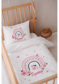Resim %100 Pamuk Saten Isme Özel Isimli 100x150 Bebek Yatak Nevresim Seti Çiçekli Pembe Gökkuşağı 