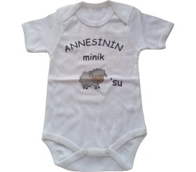 Resim PremiumPort Minik Kuzusu Baskılı Badi ve Isimli Emzik Askısı Hediye Seti 