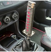 Resim Meridiangoods Universal Car Gear Shift Knob Black And Red Samurai Design Anti Slip Feature Enhanced Grip Easy Installation Includes 6 Hidden Screws 