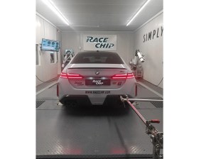 Resim Racechip Gts5 Black Bmw M5 (G90) (G91) (G99) 4.4 V8 727 Ps Plug-In Hybrid M Xdrive M Steptronic Için App Uygulama Kontrollü Profesyonel Chip Tuning Kit +136 Ps +157 Nm 