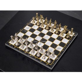 Resim Lüks Metal Satranç Takımı Krom Kaplama Roma Ordusu Figür & Klasik Mermer Desenli Siyah Tahta 20 Cm. 