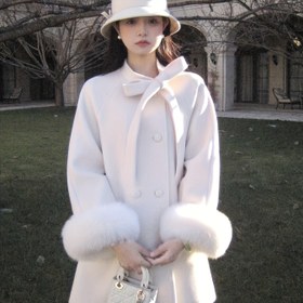 Resim Kadınlar İçin Şık Beyaz Lüks Tweed Kürk Yaka Detaylı - Uzun Boy Winter Ceket, Strukturlu Kol ve Geniş Manşon Düğmeleriyle Katlanabilir A-Line Silueti Sonbahar/Kış için Solid Renk Çözümlerle Elde Yıkanır, Şık İncelemeli Zengin Desenli Yuvarlak Omuzlu & Özenle Biçimlenmiş Fit Chic Layering Veya Bağımsız Olarak Giyilebilir Sofistike Ve Timeless, Kadınlar İçin Hırka Ceket,Kadınlar için günlük ceketler 