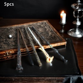 Resim 5 adet Warner Bros. Harry Potter Çubukları - Zarif Tasarımlarla Dayanıklı PVC Büyü Çubukları, Mükemmel Halloween, Noel ve Cosplay Partileri İçin - Fanlar İçin İdeal, Halloween Dekoru, Festivite Aksesuarlar, Eğlenceli Aksesuarlar, Halloween Parti Dekoru | Zarif Çubuk Tasarımı | Dayanıklı Plastik Çubuklar, Halloween Aksesuarları 