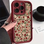Resim Taze ve canlı kırmızı çiçek desenli bir telefon kılıfı. 11'den 16'ya kadar iPhone modelleriyle uyumlu. 
