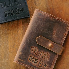 Resim Travel More Mesajlı Pasaport Kılıfı - Eskitilmiş Bordo / Baş Harf Baskı İstemiyorum 