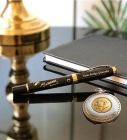 Resim Kişiye Özel Atatürk Siluet Ve İmzalı Altın Yaldız Kabartmalı Kalem Ve Köstekli Saat 