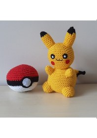 Resim Amigurumi Oyuncak Pikaçu Ve Pokemon Topu 
