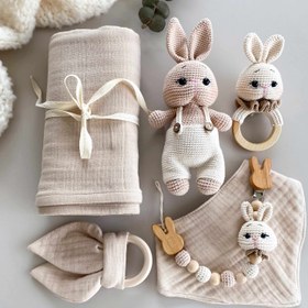 Resim Amigurumi 6 Parça Tulumlu Tavşanım Deluxe Bebek Seti - Battaniye 