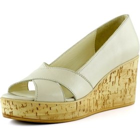 Resim Erkan Saçmacı Astrid Bej Hakiki Deri Çapraz Bantlı Mantar Taban Görünümlü Dolgu Topuklu Sandalet Bej 