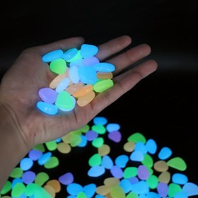 Resim 100 adet Karanlıkta Parlayan Luminous Taşlar - Renkli, Doğal Kristal Kayaçlar için Dış Mekan Bahçe, Balık Tankı ve Akvaryum Dekoru, Bahçe Dekorasyonu | Canlı Bahçe Dekoru | Dayanıklı Bahçe Dekoru, Bahçe Dekorasyonları 