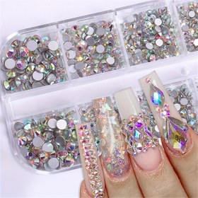 Resim 1 kutu 12 bölmeli Tırnak Sanatı Taşları, yuvarlak AB beyaz düz arka Kristal Mücevher, 3d Tırnak DIY Sanat Dekorasyonu, el yapımı kıyafet, cep telefonu dekorasyonu, kıyafet, kumaş, ahşap, deri, kağıt için uygun 