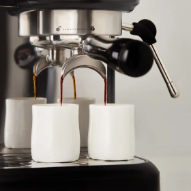 Resim Karaca Coffeemaid Kahve Öğütücülü, Süt Köpürtücülü, 19 Bar Basınçlı Espresso, Latte, Cappuccino, Americano Makinesi 1,4l 