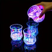 Resim 4'lü Renkli LED Işıklı Parti Bardakları, Malzeme: Plastik ve Düğme Pille - Yeniden Kullanılabilir, Elde Yıkanabilir Parlayan Bardaklar, Doğum Günü Partileri, Noel için Uygun - Disko ve Sevgililer Günü Kutlamaları için Pil ile Aydınlatmalı İçecek Bardakları 