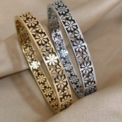 Resim 1 Adet Oymalı Çiçekli Paslanmaz Çelik Bilezik - Altın Tonlu Vintage Takı Erkekler & Kadınlar İçin, Unisex Günlük Kıyafetler, Dayanıklı & Çok Yönlü Tasarım, Moda Aksesuarı, Şık Tarz, Zarif İşçilik, Vurgu Parçası, Moda Severler 