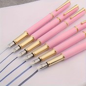Resim 1 adet Metal Dolma Kalem, Doldurulabilir Mürekkep Sistemi, Akıcı Yazma Kaligrafi Kalemi, Şık Mat Pembe Kaplama, Tıklamalı Kapak Kapatma, Ofis ve Okul Malzemeleri Hediyesi 