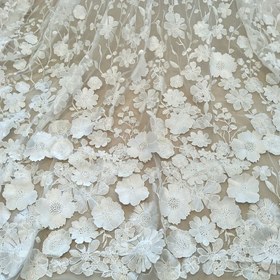 Resim Şık Fildişi 3D Çiçekli Dantel Kumaş, 122cm Genişlik - El Yapımı Düğün Elbisesi ve Gelinlik Malzemesi, Zarif Çiçek Desenleri, Metrekare Başına Satılır 