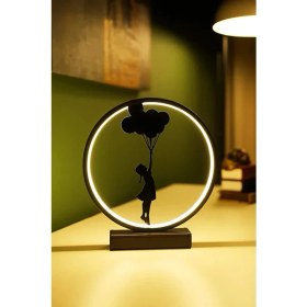 Resim Balonla Uçan Kız Figürlü Kablolu LED Masa Lambası – Sanatsal Dekoratif Gece Işığı 