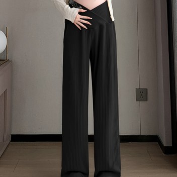 Kadınlar için şık ve rahat bir üst kısımdır. Düz renkli, kısa kollu, polyester elyafından üretilmiş, bol keseli ve büyük manşetli bir üst kısımdır.