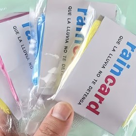 Resim Kadınlar İçin Yağmurluk - Hafif Kapüşonlu Spor Tasarım, İlham Verici İspanyolca Yazılı, Yarı Şeffaf Renk Seçenekleri (Pembe/Mavi/Sarı), Elde Yıkanabilir, Dış Aktivite ve Günlük Kullanım için Kolay Bakım Kıyafet 