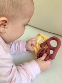 Resim Minik-O Oioi Diş Kaşıyıcı Annenin Eli - Kırmızı - Kırmızı / Standart 