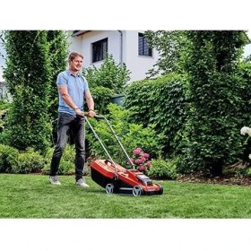 Resim Larskas Akülü Çim Biçme Makinesi, 3 Kademeli Yükseklik Ayarı 30-70 Mm, Kömürsüz Motor 