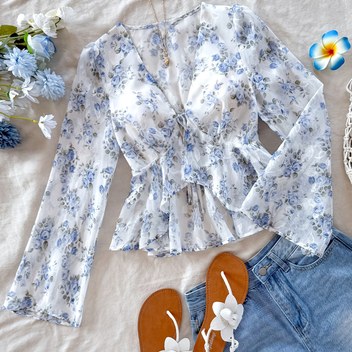 Kadınlar İçin Bohem Çiçek Desenli V Yaka Zilli Kollu ve Fırfır Etekli Bluz - Hafif Yarı Şeffaf Üst, İlkbahar Yaz Sonbahar, Müzik Festivalleri, Plaj Tatilleri, Öğleden Sonra Çayı, Bayan Üstleri ve Bluzları, Festival Giyimi, Tatil Kıyafeti, Zarif Tasarım, İnce Detaylı