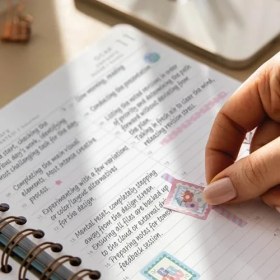 Resim Elivora 2026 Spiralli Günlük Ajanda 12 Aylık Kir ve Suya Dayanıklı Sert Kapak Füme 