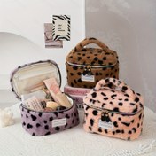Resim 1 adet Fermuarlı Peluş Kozmetik Organizer Çanta - Sevimli Hayvan Desenli (Leopar/Zebra/) - Yumuşak Pastel Pembe/Mor - TSA Uyumlu Seyahat Makyaj, Fırça ve Tuvalet Malzemeleri Saklama - Kadınlar için İdeal Hediye - Dayanıklı Polyester Yapı - Kompakt ve Taşınabilir 