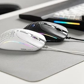 Resim Glorious Model I 2 Kablolu Beyaz Oyuncu Faresi: 9 Programlanabilir Düğme (2 Değiştirilebilir), 66 g Süper Hafif, 26k Optik Sensör, 80 Milyon Tıklama Ömrü, MMO/MOBA/FPS, Yan Yüz Baş Parmak Desteği 