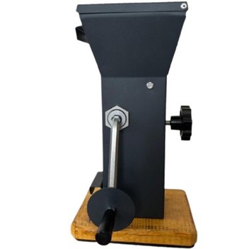 Ceviz, Fındık, Badem Kayısı Çekirdeği Kırma Makinesi-002