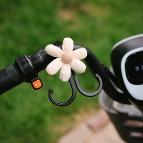 Resim La Dearchuu Sevimli Çiçek Tasarımlı Puset Kancası - Pusetler, Bisikletler ve Elektrikli Scooterlar için Polyester Depolama Kancası, Taşınabilir Direksiyon Aksesuarı Bej & Beyaz Renkte, Puset Aksesuarları 