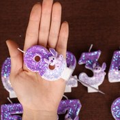 Resim 1 adet Stitch Kek Numarası Mum, Kek Süslemesi için Mor Doğum Günü Numarası Mum, Doğum Günleri ve Partiler için Uygun Mor Stitch Numarası Mum, Glitter Dijital Mum, Halloween, Noel Etkinliği ve Parti Malzemeleri için Kek Süslemesi için Mükemmel 