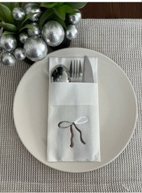 Resim Gümüş Yaldızlı Beyaz Cepli Fiyonk Peçete 12 Adet 