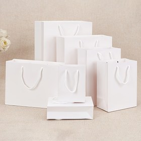 Resim 20 Adet Beyaz Kraft Kağıt Hediye Çantası - Sağlam Kulplu, Minimalist Tasarım Takı ve Kozmetik için - Doğum Günü, Düğün, Kurumsal Etkinlikler, Düğün İkramiye Torbaları, Şık Paketleme, Basit Monokrom Stil, Dayanıklı Kulplar, Lüks Bitiş 
