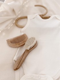 Resim Naturaborn Organik Doğal Keçi Kılı Yumuşak Bebek Konak Saç Fırçası ve Doğal Şimşir Ahşap Tarak 2'li Set 