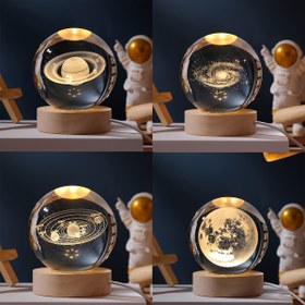 Resim 1 adet 3D Lazer Kazınmış 6cm Kristal Top, Satürn Ay Galaksi Güneş Sistemi Yıldızlı Gökyüzü Desen, USB Güçlü Ahşap Tabanlı Parlayan Cam Süs, Modern Geometrik Ev Dekoru, Noel, Sevgililer Günü, Yıldönümü, Oturma Odası, Yatak Odası Dekorasyonu için İdeal 