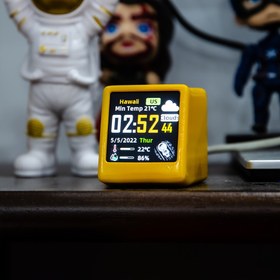 Resim Hava Durumu Ekranlı Wi-Fi Masa Saati - Sarı Kare Dijital Saat, En Düşük ve En Yüksek Sıcaklık, Nem ve Tarih, USB Güçlü, Ev ve Ofis Dekoru İçin Mükemmel, Hava Durumu İstasyonu | Modern Masa Aksesuarı | Dayanıklı Plastik Saat, Hava Durumu İstasyonu Saati 
