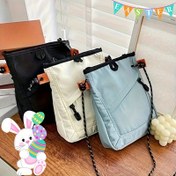 Resim Şık Unisex Naylon Çapraz Vücut Çantası Ayarlanabilir Askılı & Fermuarlı Kapatma - Günlük Gereçler için Kompakt Minimalist Tasarım, Günlük ve Profesyonel Kullanım - Siyah, Hafif Taşıma, Şık Görünüm, Sağlam Dikiş, Çok Yönlü Aksesuar, Günlük Kullanım 